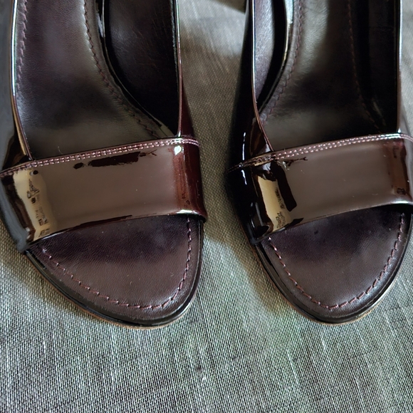 Louis vuitton Plum Patent Leather Metallic Gold Slingback Luxury Heels Size 6 US - Picture 8 of 16